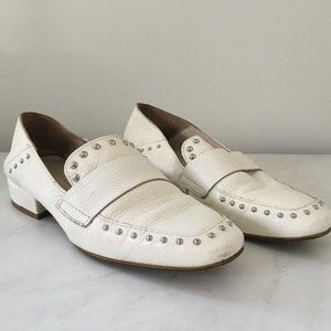 KennethCole White Leather Silver Stud Bowan Loafer - Size 6